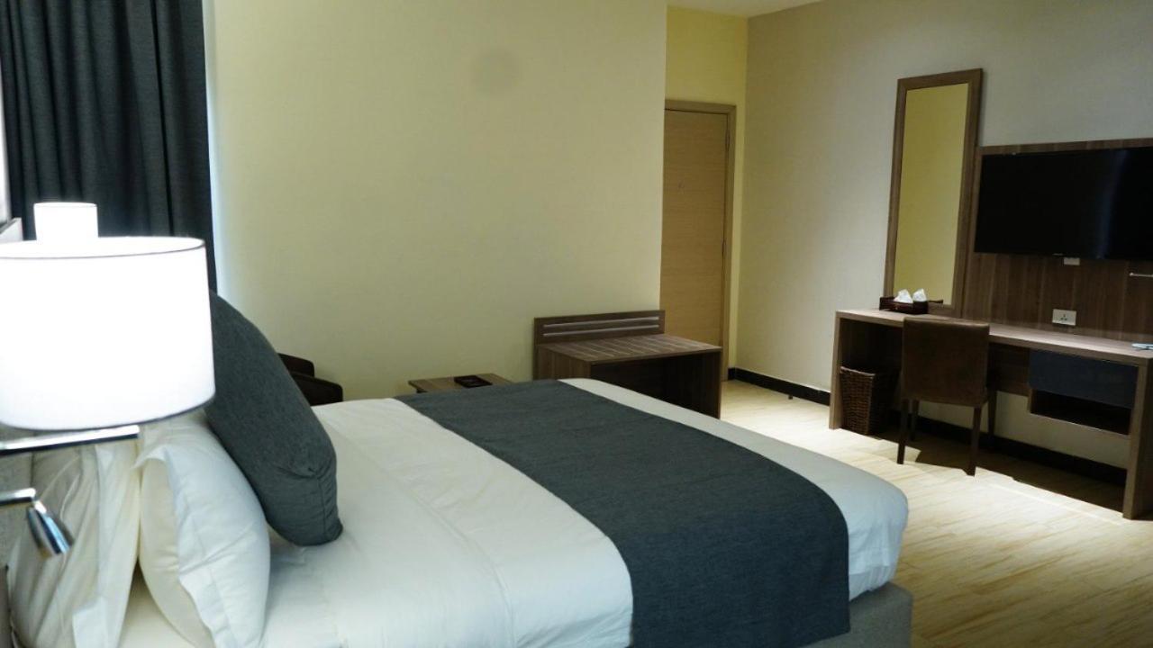 Triple E Hotel And Spa Addis Ababa Ngoại thất bức ảnh
