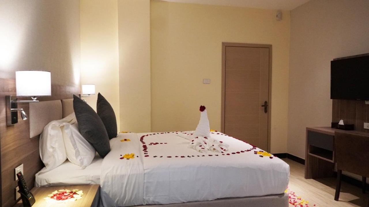 Triple E Hotel And Spa Addis Ababa Ngoại thất bức ảnh