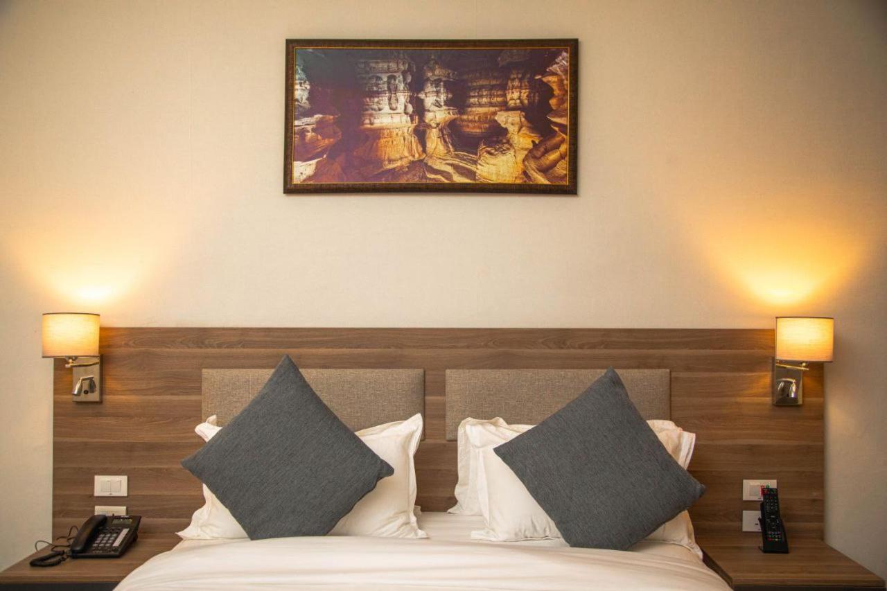 Triple E Hotel And Spa Addis Ababa Ngoại thất bức ảnh