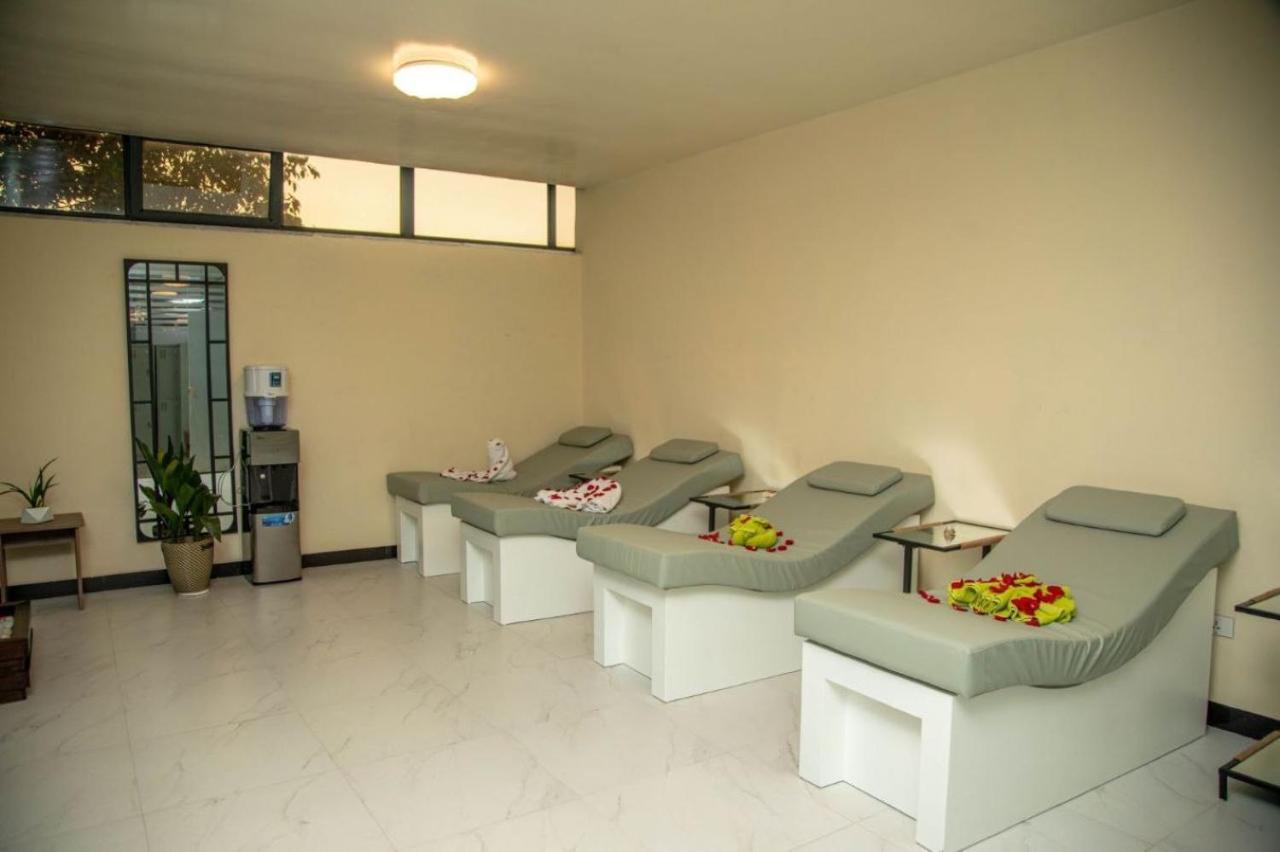 Triple E Hotel And Spa Addis Ababa Ngoại thất bức ảnh
